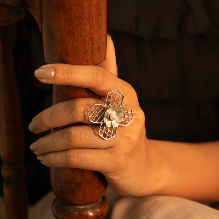 Mizoya Embossed Flower Jali Ring