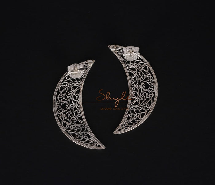 Mizoya Intricate Crescent Moon Earring