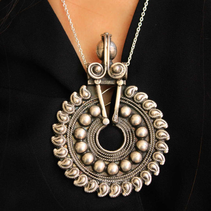 Mizoya Petal Design Circular Pendant