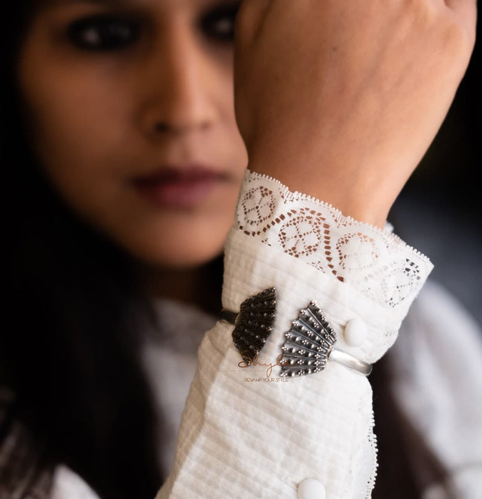 Moh Intricate Pankhi Bracelet