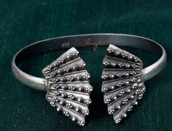 Moh Intricate Pankhi Bracelet
