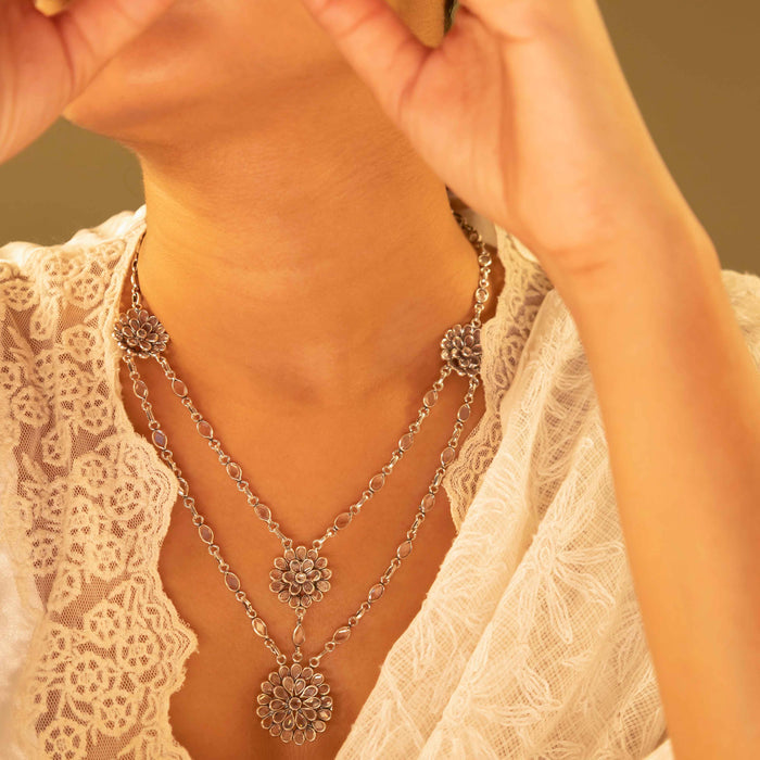 Moh Scintillating Flower Layered Necklace Set