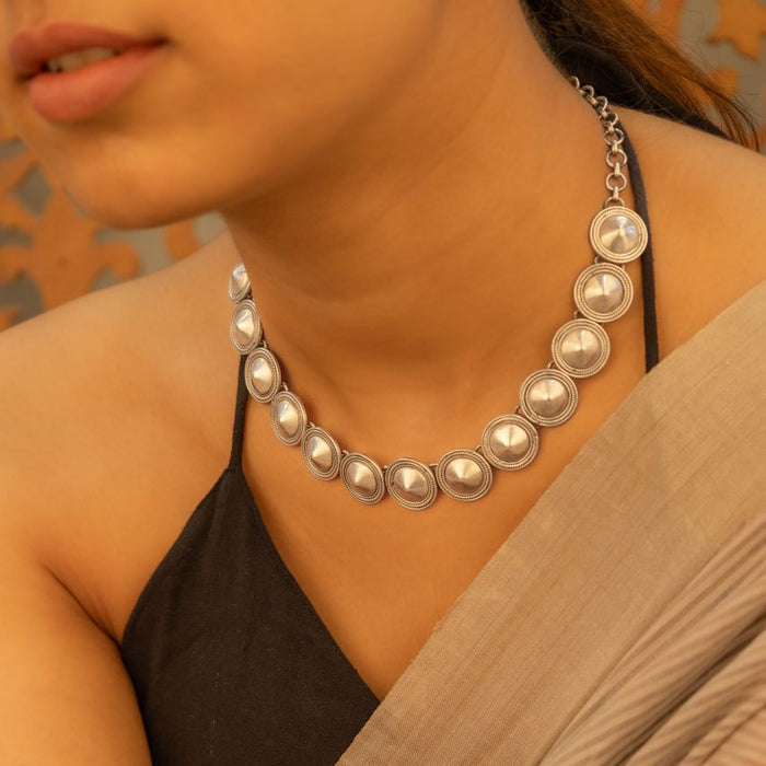 Moh Tikdi Sequence Fine Necklace