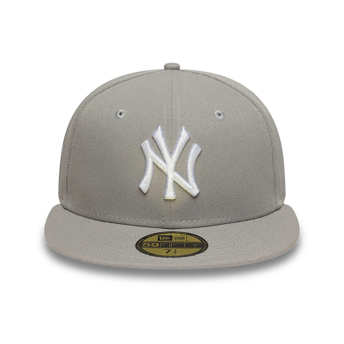 This is a New York Yankees Essential Pack Sidepatch Grey 59FIFTY Fitted Cap 3