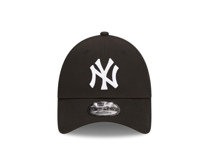 This is a New York Yankees Home Field Black 9FORTY A-Frame Trucker Cap 2