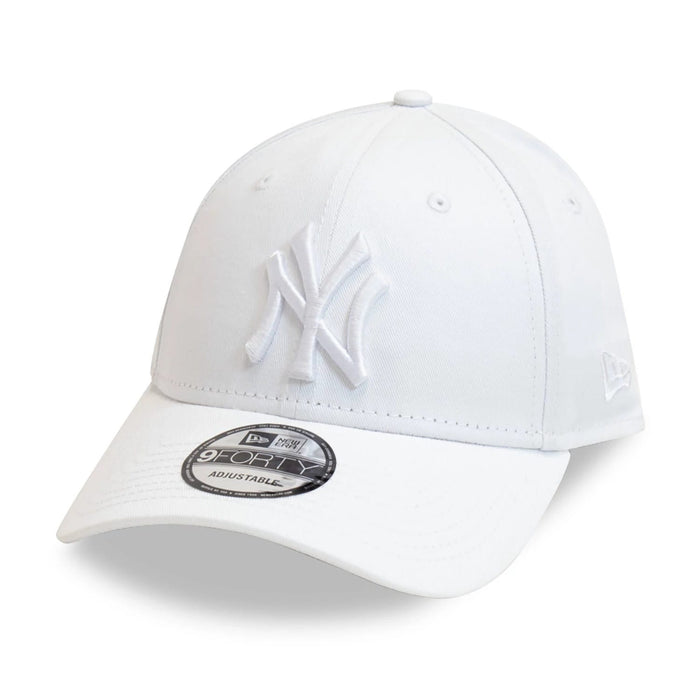 This is a New York Yankees League Essential White 9FORTY Adjustable Cap 1