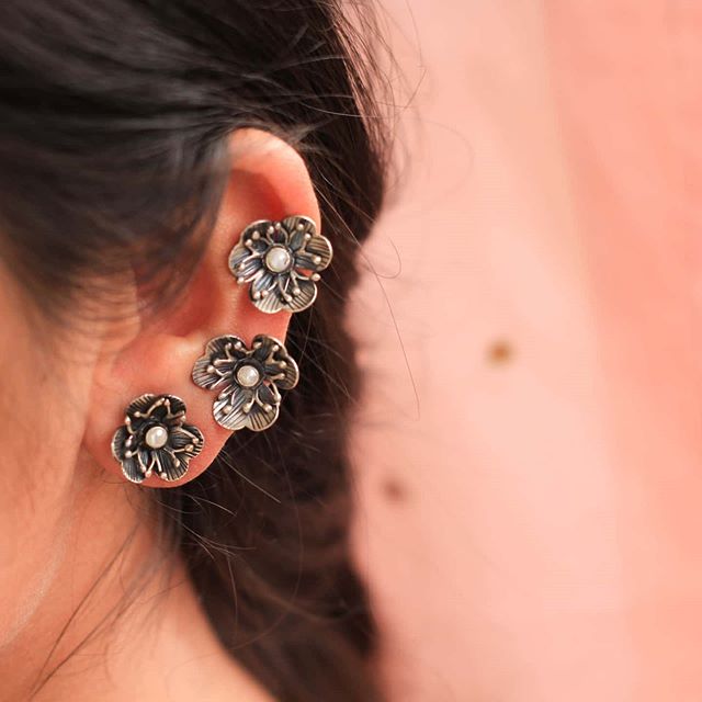 Qurbat Mini Flower Ear Cluster