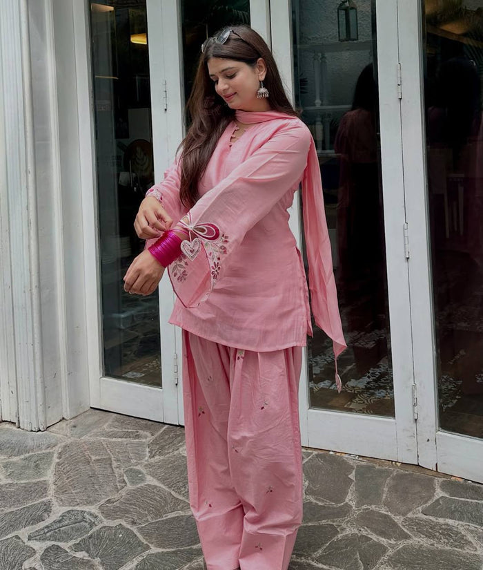 Radiating Charm in Fashionable Moments
