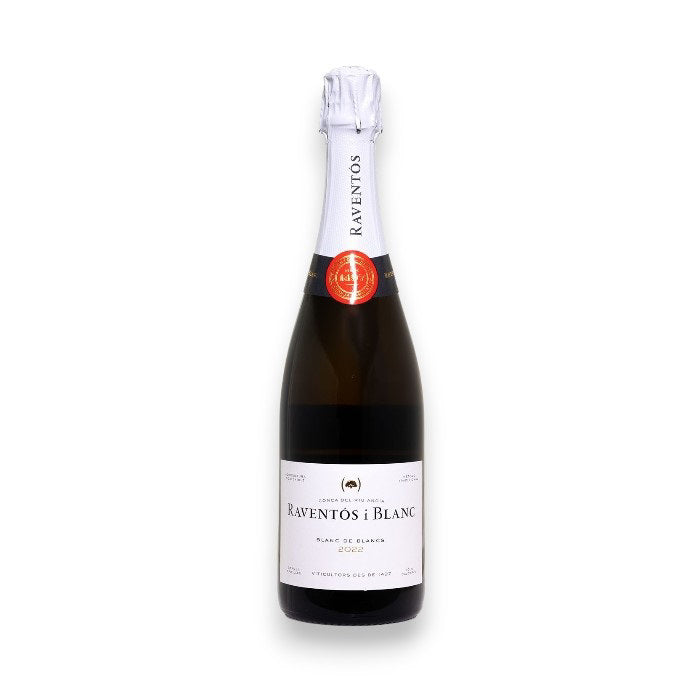 A bottle of RAVENTOS I BLANC BLANC DE BLANCS BRUT 2023 by WINE: ADVINTAGE, featuring a white label, gold foil, and a white and silver capsule, stands upright against a white background—ideal for any Cava lover.