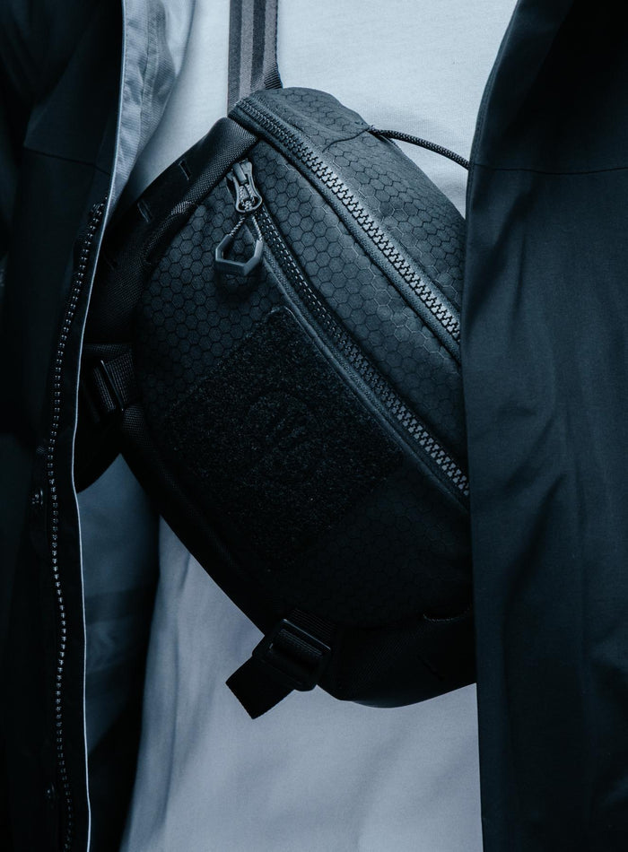 Creative Image Of Spectral 5L Waist Pack In Obsidian Black (ITF)