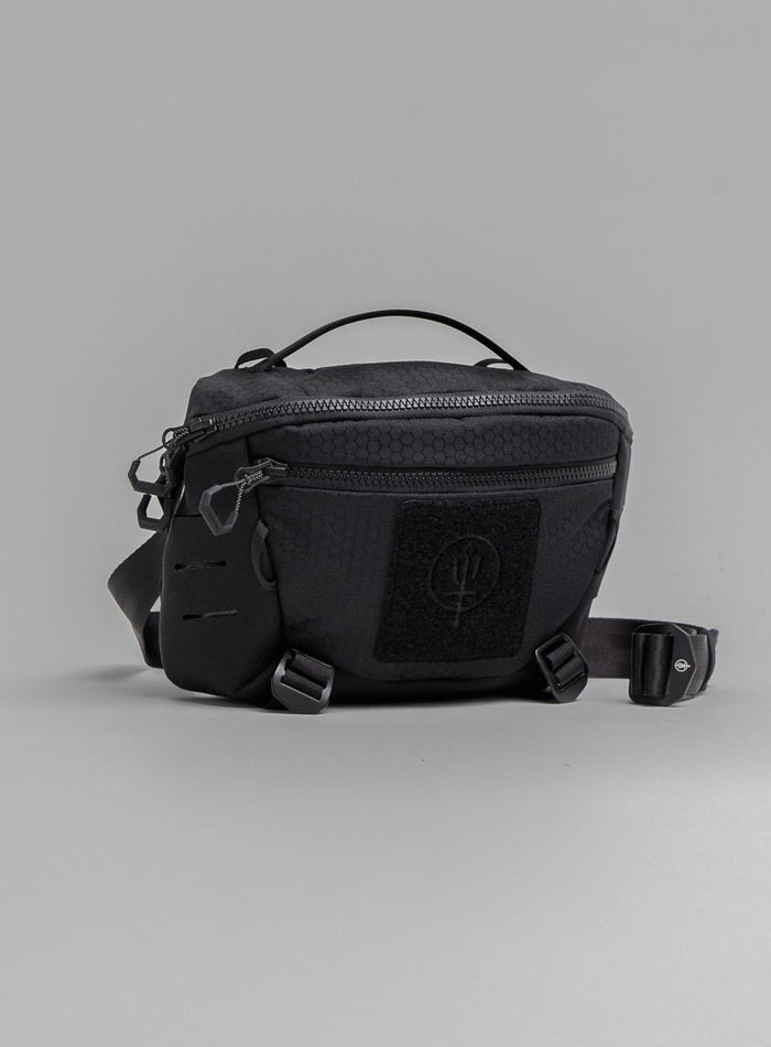 Studio Image Of Spectral 5L Waist Pack In Obsidian Black (SS Model)