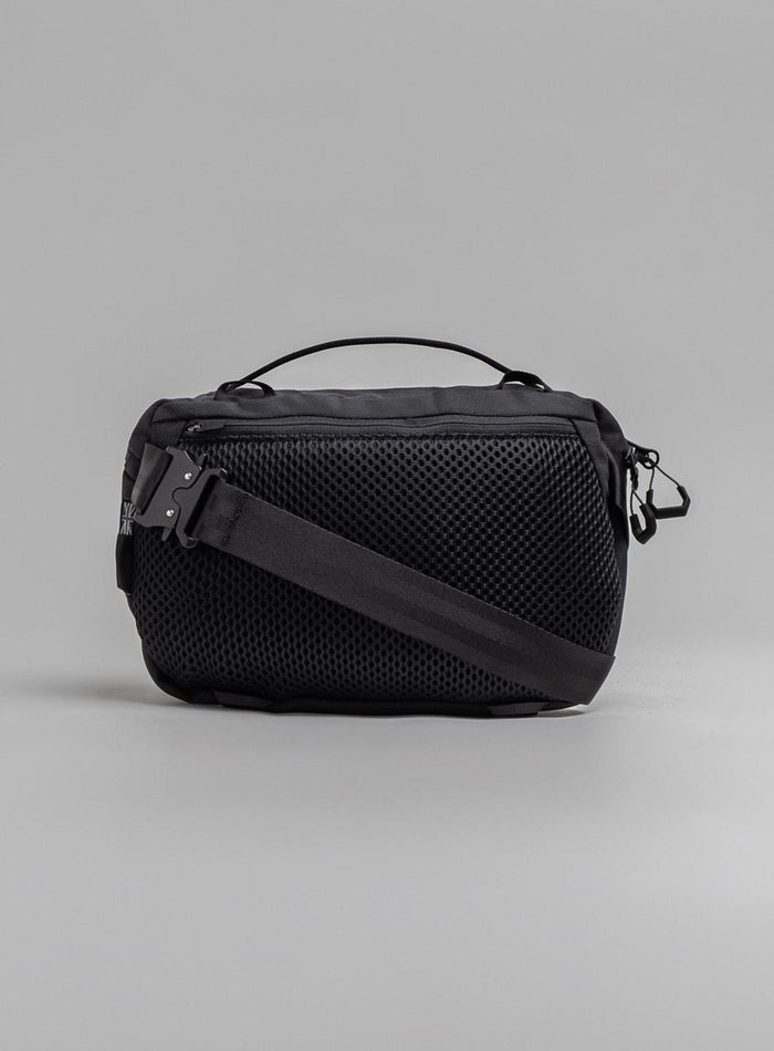 Studio Image Of Spectral 5L Waist Pack In Obsidian Black (SS Model)