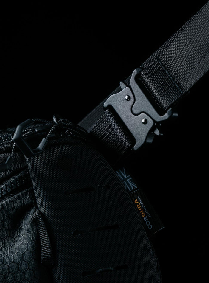 Creative Image Of Spectral 5L Waist Pack In Obsidian Black (ITF)