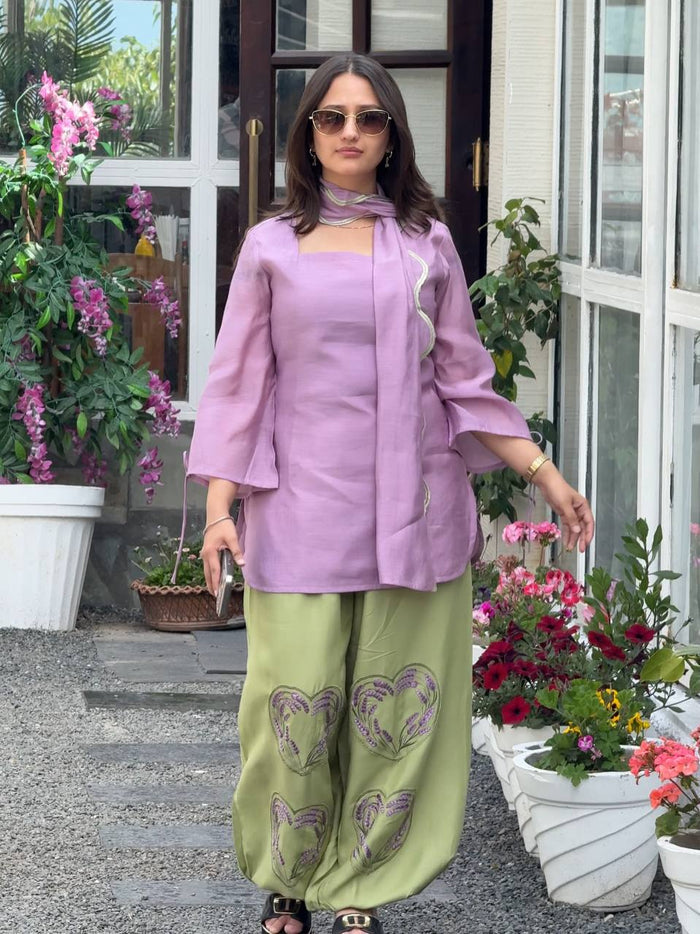 Stylish Contrast Purple Top  Green Bottoms