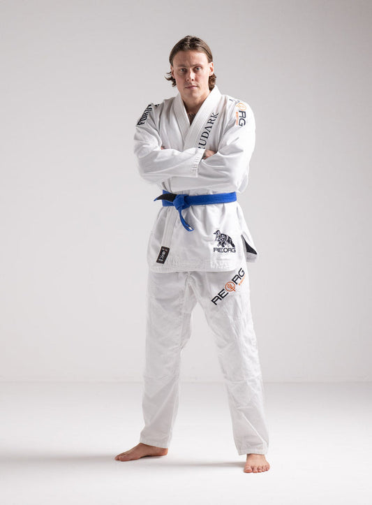 Angus Is 6ft 4" | Hem Studio Image Of Model Wearing Thrudark X Reorg Lightweight Nqg Gi In White (SS Model)